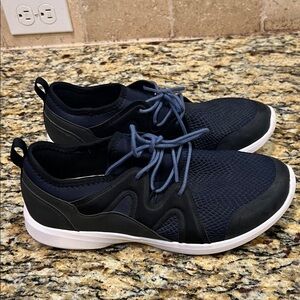 Women’s Vionic Sky Storm Active Navy and Black Sneakers